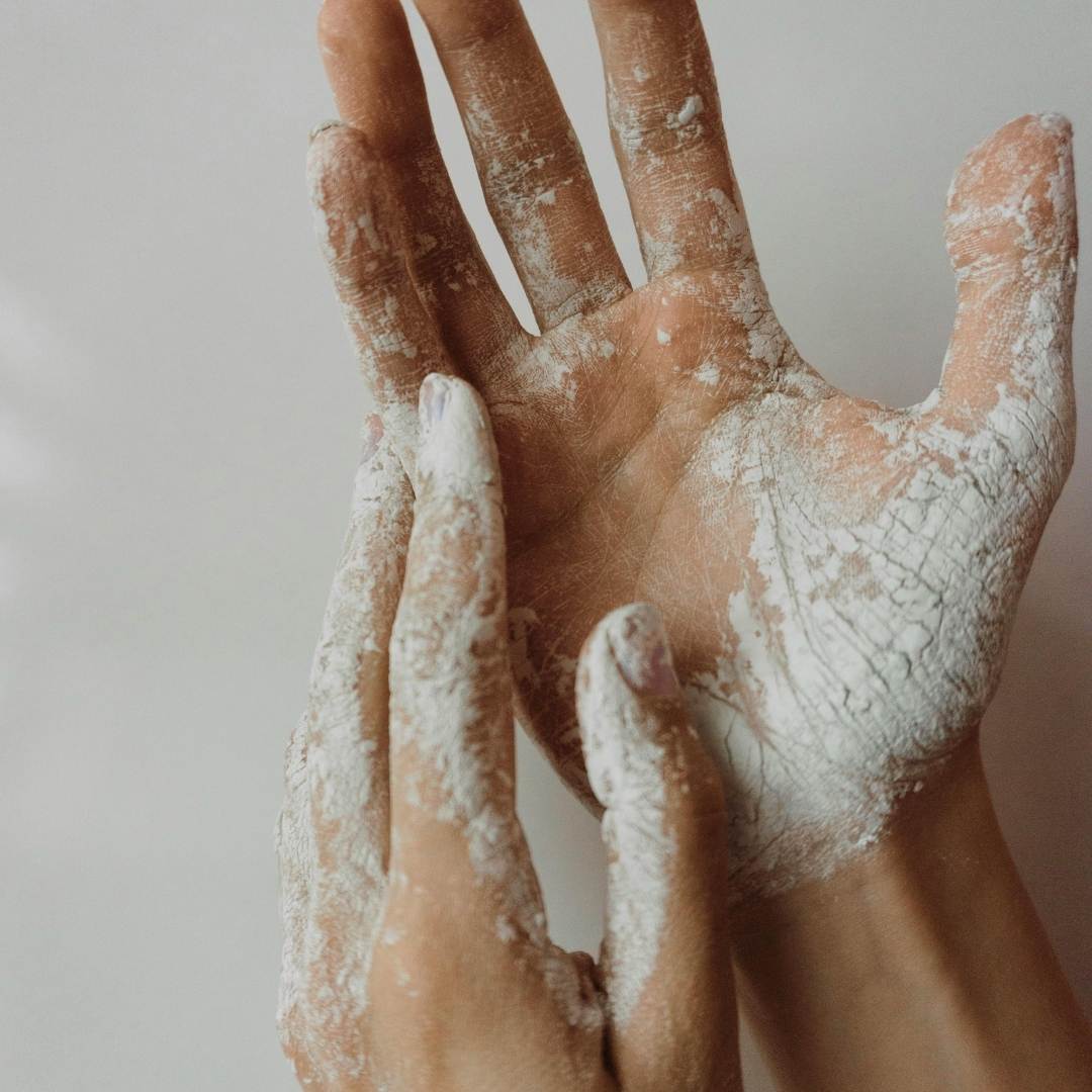 كيف يتم إزالة السيليكون من اليد؟